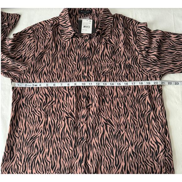 Pleione Patterned Long Sleeve Button-up Shirt in Mauve Black Swirl Size M - Picture 6 of 7